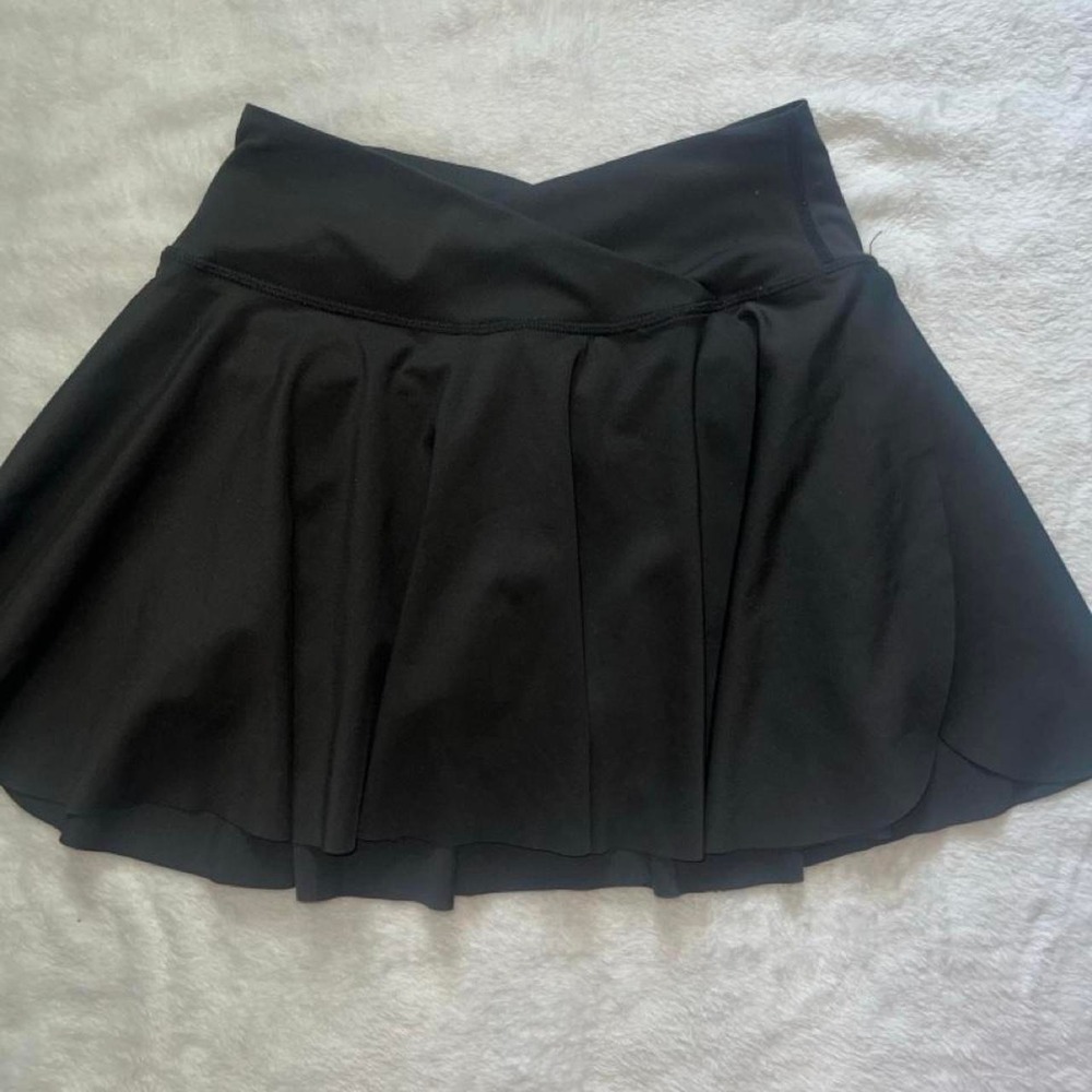 Black Crossover Waist Pleated Athletic Skort with Pockets Small